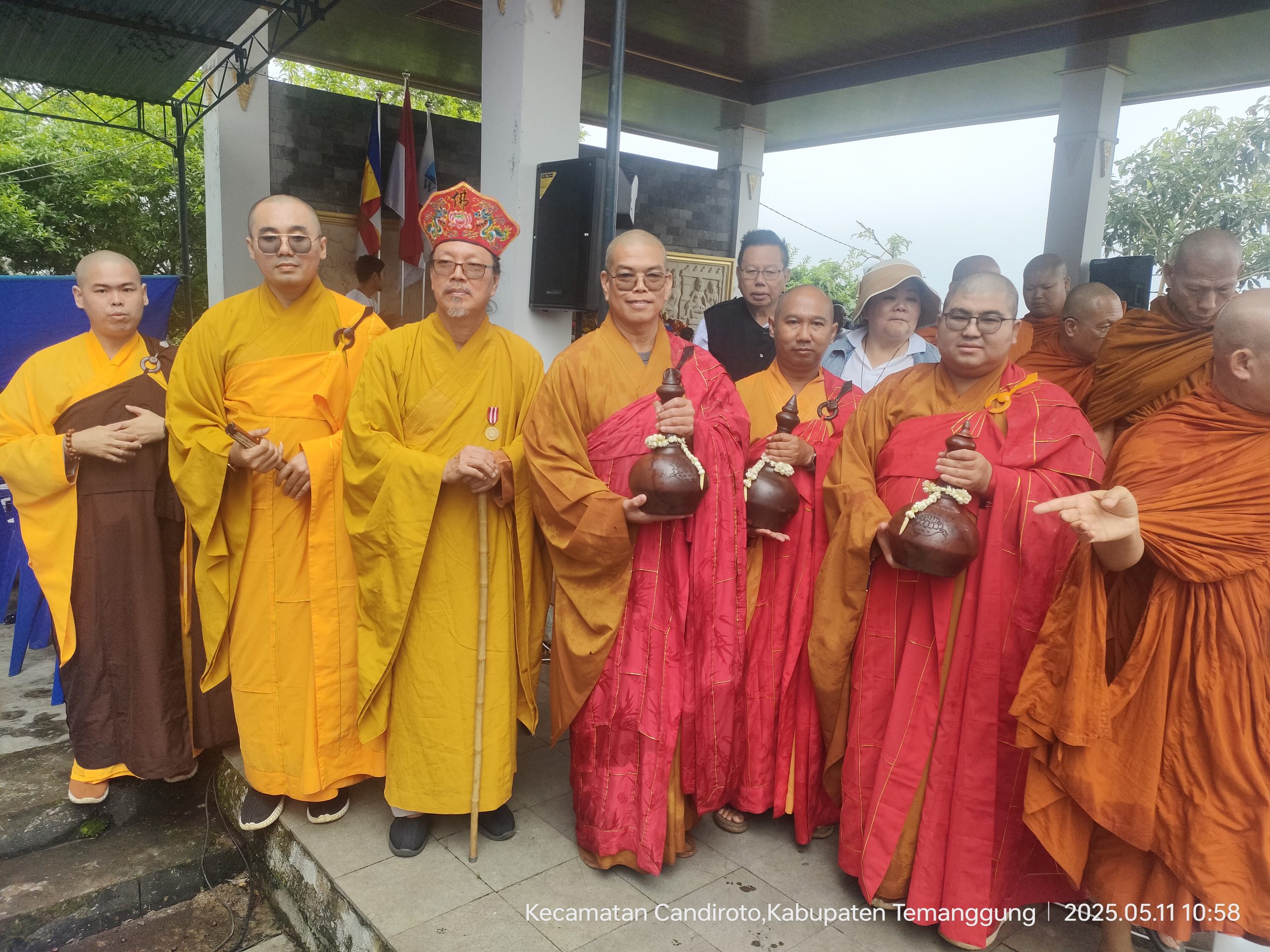 Ketua Umum SMI (Sangha Mahayana Indonesia) SAMPAIKAN PESAN WAISAK, untuk Perdamaian Dunia