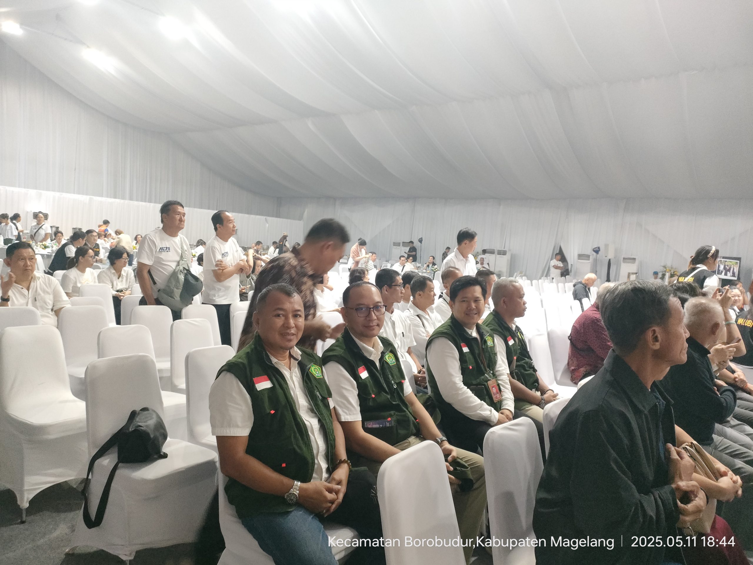 Nyoman Suryadharma (Direktur Urusan Agama Buddha) dan TeamDitjen Bimas Buddha, turut Hadiri Upacara Abu Jenazah Murdaya Poo (Tokoh Buddhis Nasional)