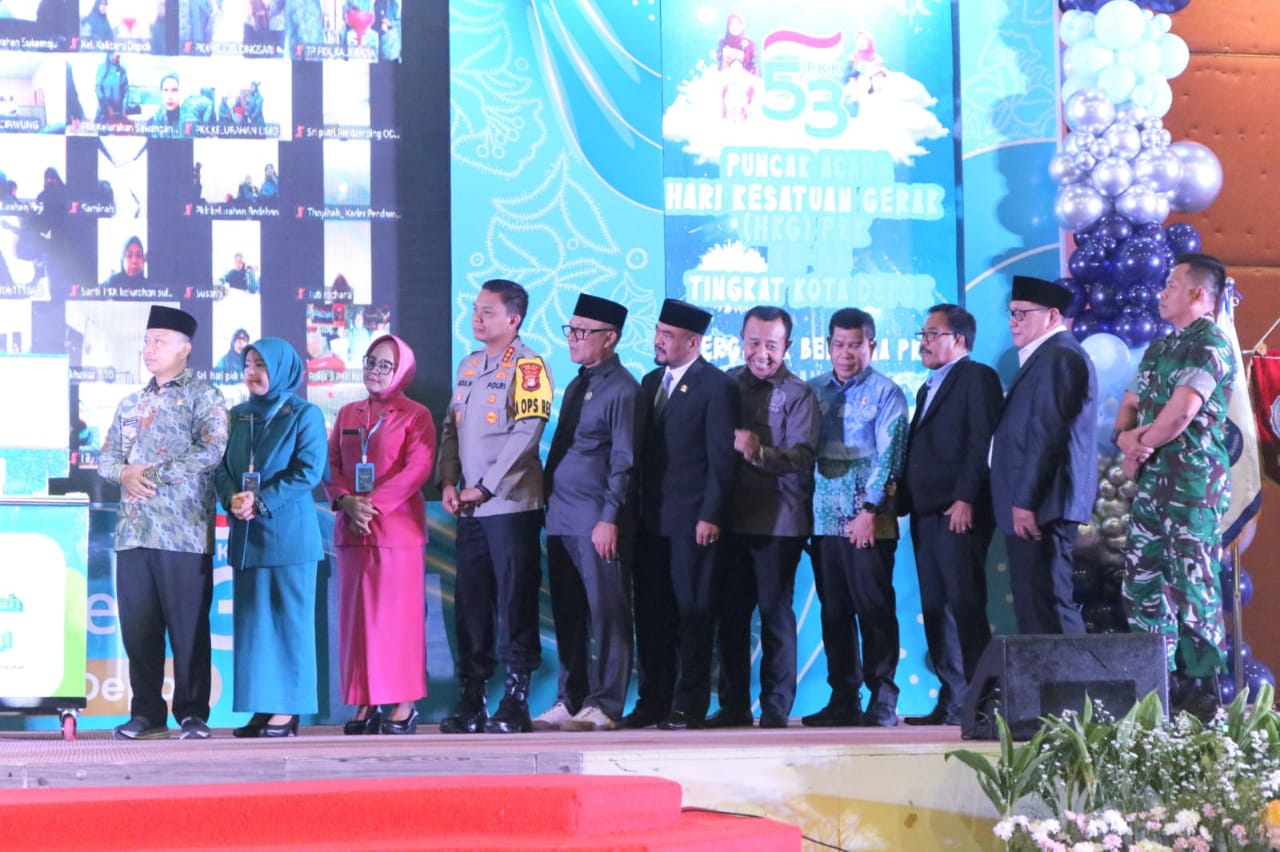 Binton Nadapdap, Anggota DPRD Kota Depok dan Elly Istri anggota PKK Pokja 3 hadiri Hari Kesatuan Gerak PKK