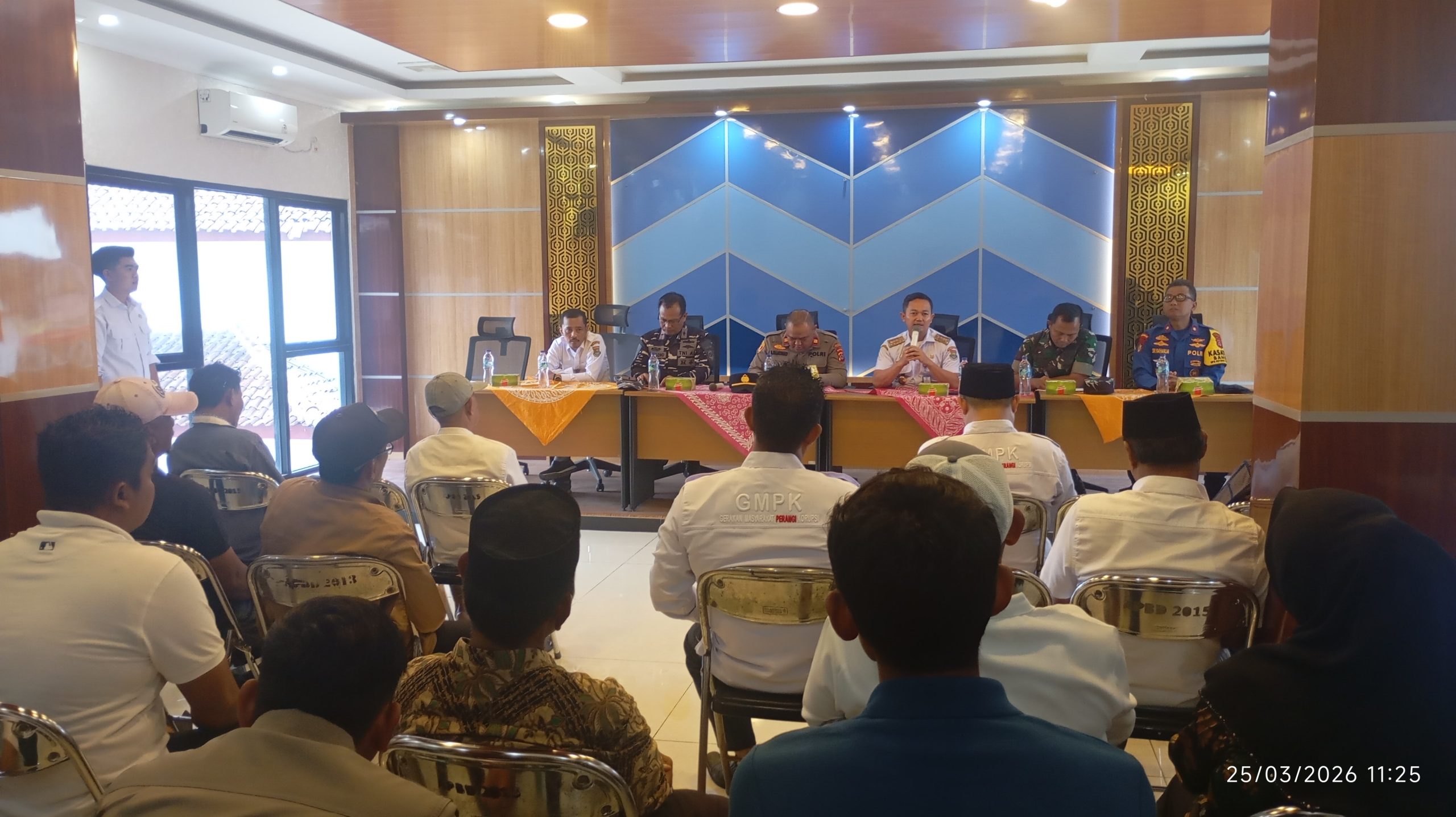 Polsek Kronjo bersama Forkopimcam Kronjo Gelar Musyawarah Terkait Kasus Pungli di Wisata Pulau Cangkir